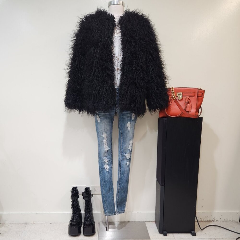 πUBER GORGE!πVTG 70s Vibe Boho Chic Black Faux Mongolian Lamb Fur Jacket - Picture 9 of 16